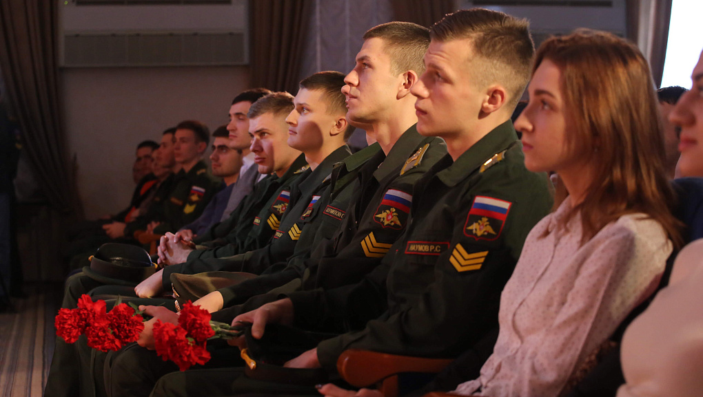 Поздравили защитников Отечества