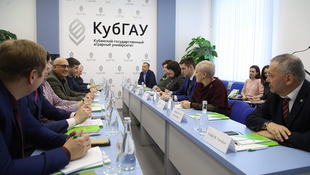 Укрепление связей с зарубежными коллегами