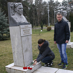 Дань памяти герою