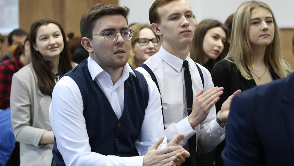 Творческая молодежь у «Cвободного микрофона»