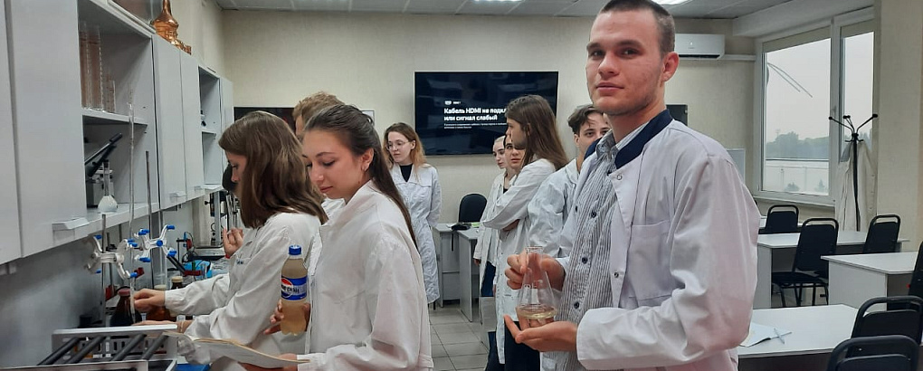 Участники движения Российских студенческих отрядов осваивают рабочую профессию