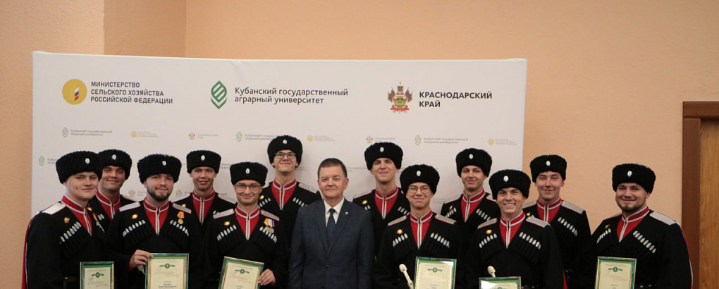 Казачья сотня КубГАУ: студенты-казаки вернулись с Парада Победы и рассказали о своем пути