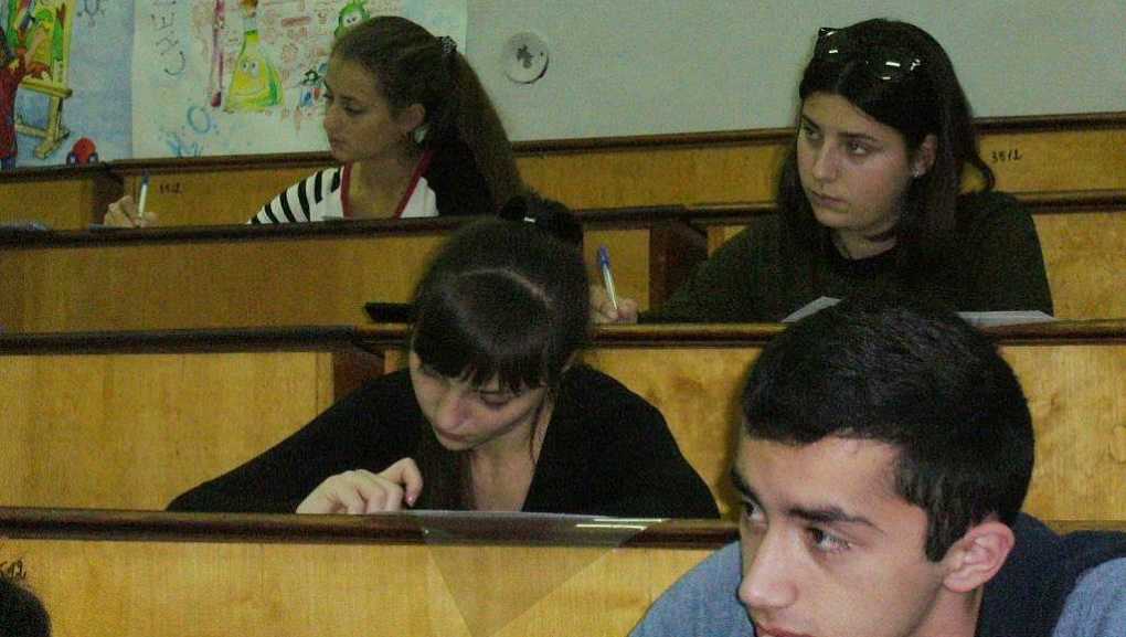 Первокурсники биологических факультетов сразились на олимпиаде по химии