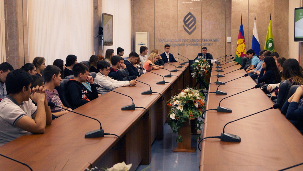 Обсудили устройство Вселенной