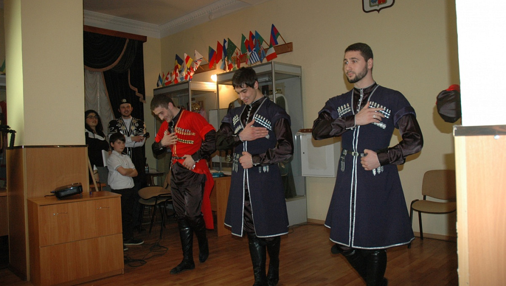 Студенты КубГАУ поздравили КИД с юбилеем