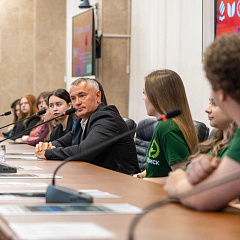Герои рядом