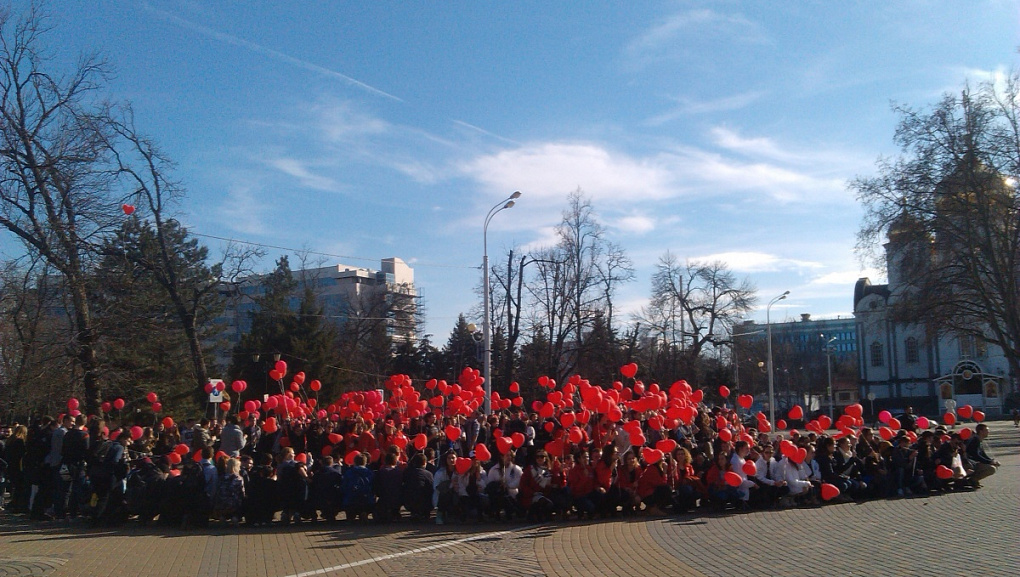 Студенты привлекли внимание краснодарцев к проблеме онкологических заболеваний у детей