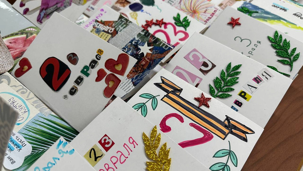 Студенты Кубанского ГАУ поздравили бойцов в военном госпитале с Днём защитника Отечества