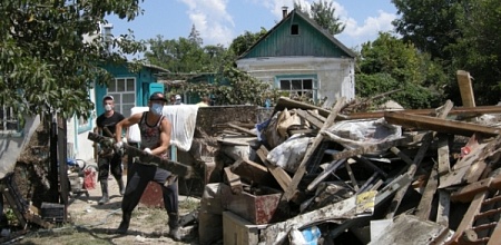 Студенты Кубанского ГАУ продолжают помогать восстанавливать Крымск