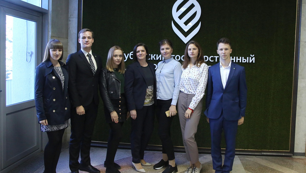 Как стать помощником депутата