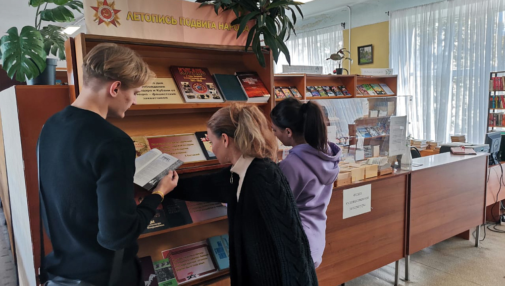 Книжная выставка «Летопись подвига народа»