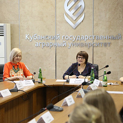 Встреча иностранных стажеров и юных журналистов вуза «Образование без границ»
