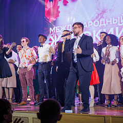 В КубГАУ поздравили женщин с Международным женским днём