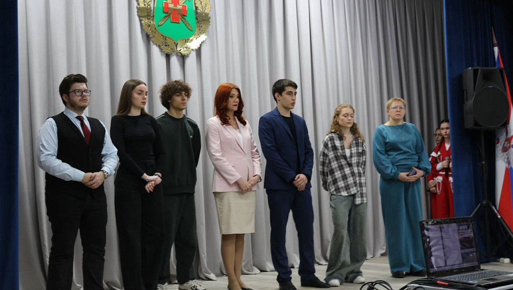 Студенты Кубанского ГАУ поздравили бойцов в военном госпитале с Днём защитника Отечества