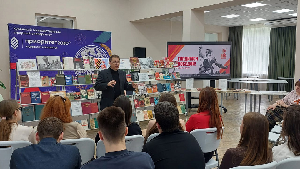 В книжной памяти мгновения войны...
