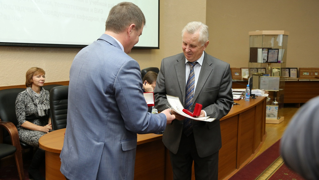 Ученый совет наградил лучших