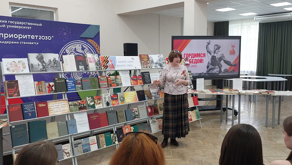 В книжной памяти мгновения войны...